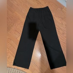 Black, wide leg trouser - super flattering!